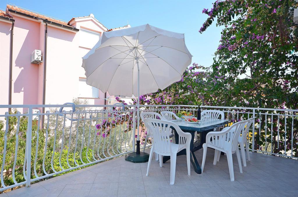 Apartments Sime Vodice Bagian luar foto
